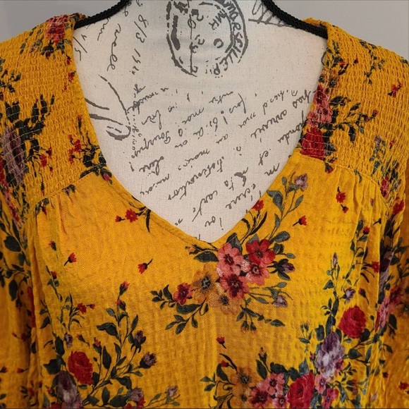 EUC TORRID PLUS SIZE 4 yellow floral v neck tunic crinkle blouse top smocked - Picture 5 of 9